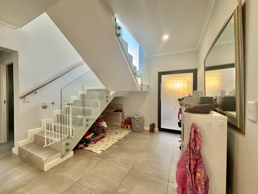 4 Bedroom Property for Sale in Sandown Western Cape